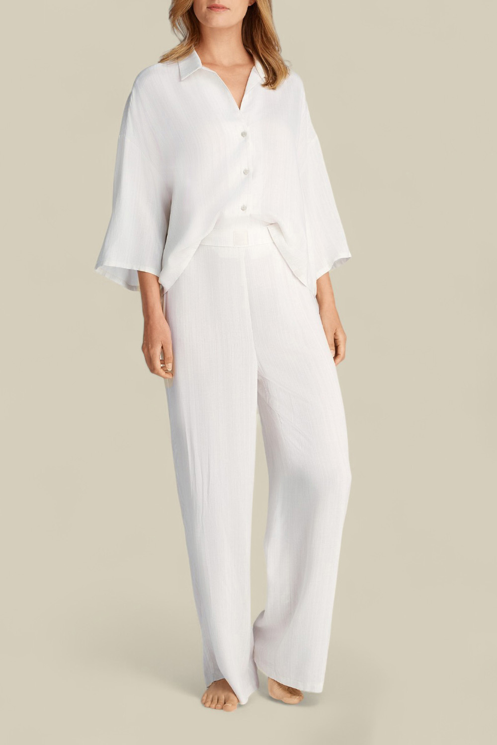 תמונת כל הלוק של חולצת כפתורים